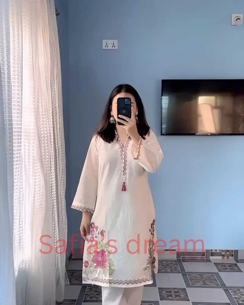 ✨ Dress Name: Ivory Blossom Kurti Set